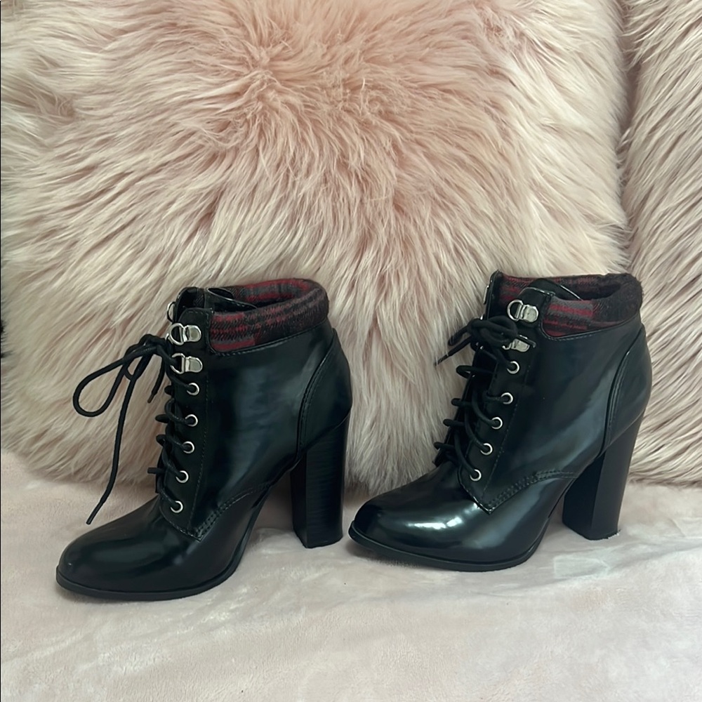 Black Lace-Up Chunky Heel Boots